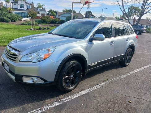 Used 2012 Subaru Outback 3.6R Limited w/ Moonroof Pkg image 2