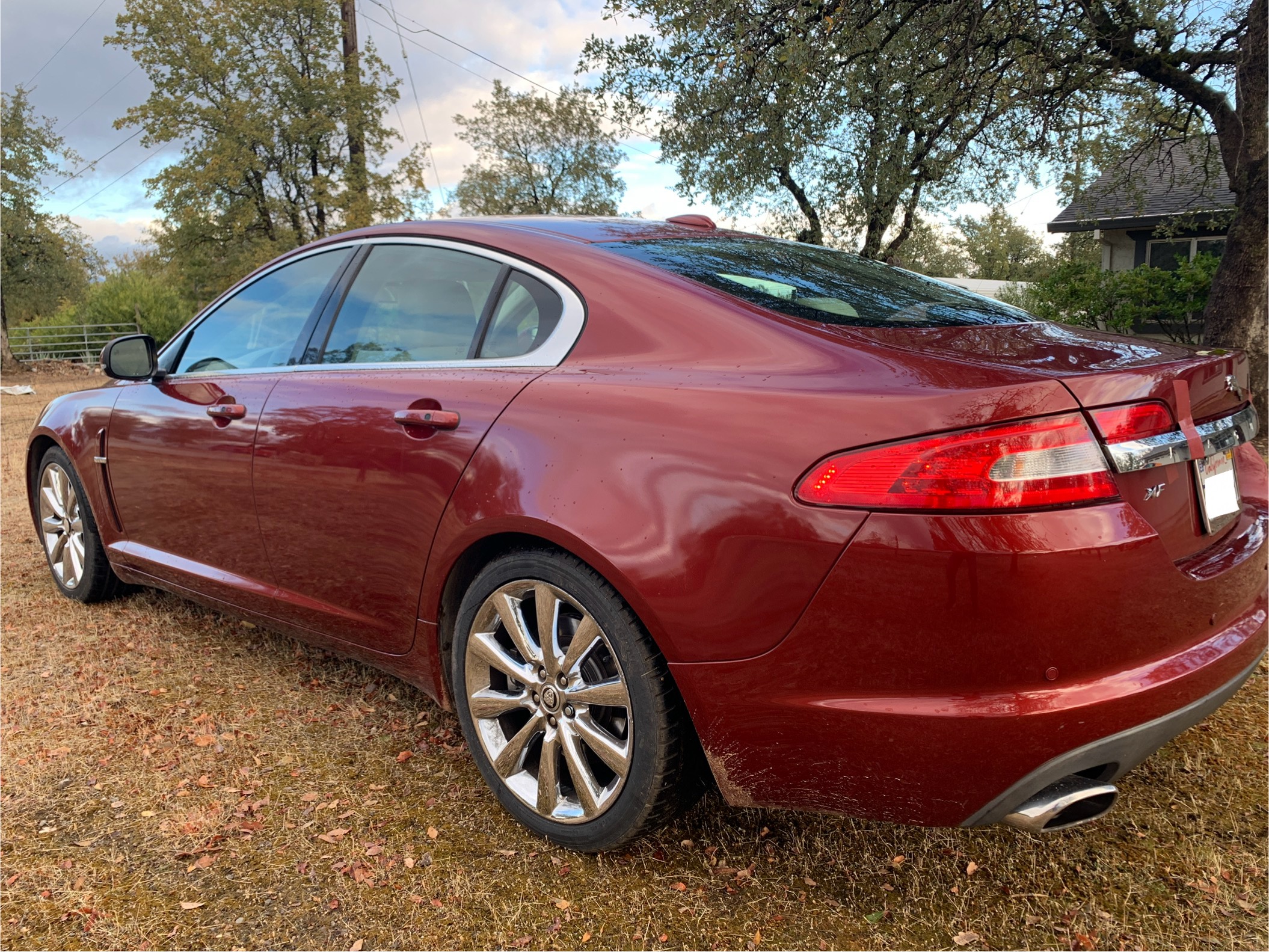 Used 2011 Jaguar XF Premium RWD image 2