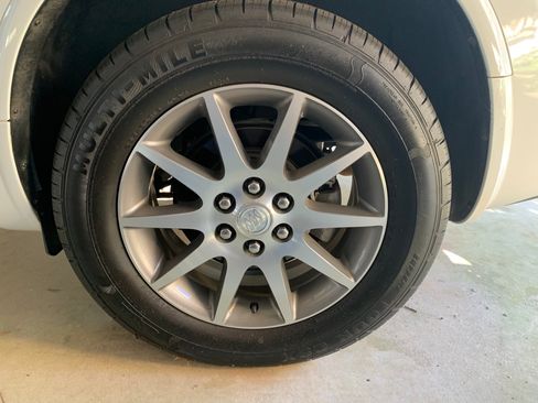 Used 2017 Buick Enclave Leather image 13