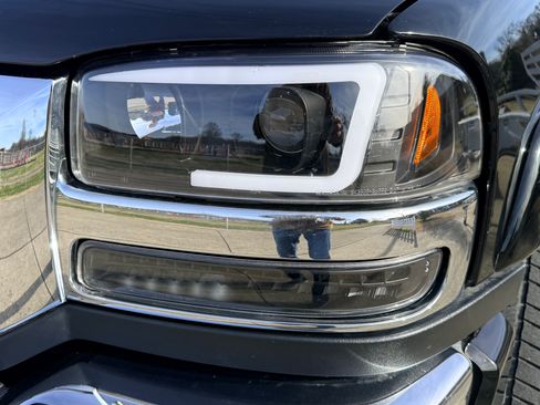 Used 2005 GMC Sierra 2500 SLT w/ Heavy-Duty Power Package image 11