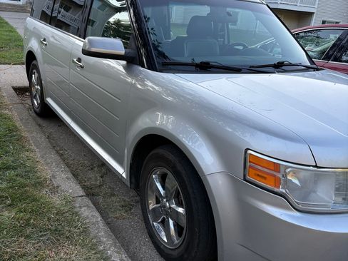 Used 2011 Ford Flex SEL w/ Convenience Pkg FWD image 14