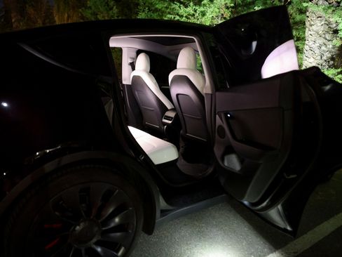 Used 2022 Tesla Model Y Performance image 17