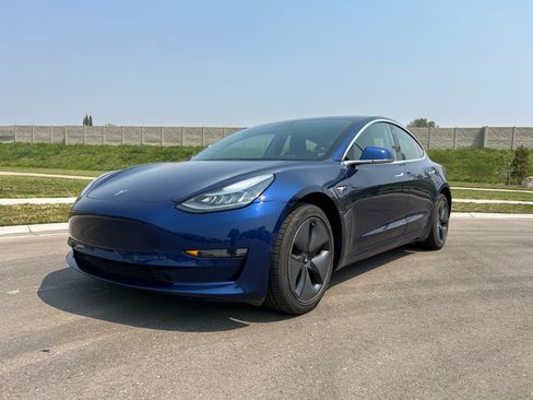Used 2019 Tesla Model 3 Mid Range RWD image 1