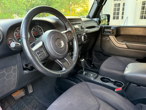 Used 2013 Jeep Wrangler Unlimited Sport AWD/4WD image 13