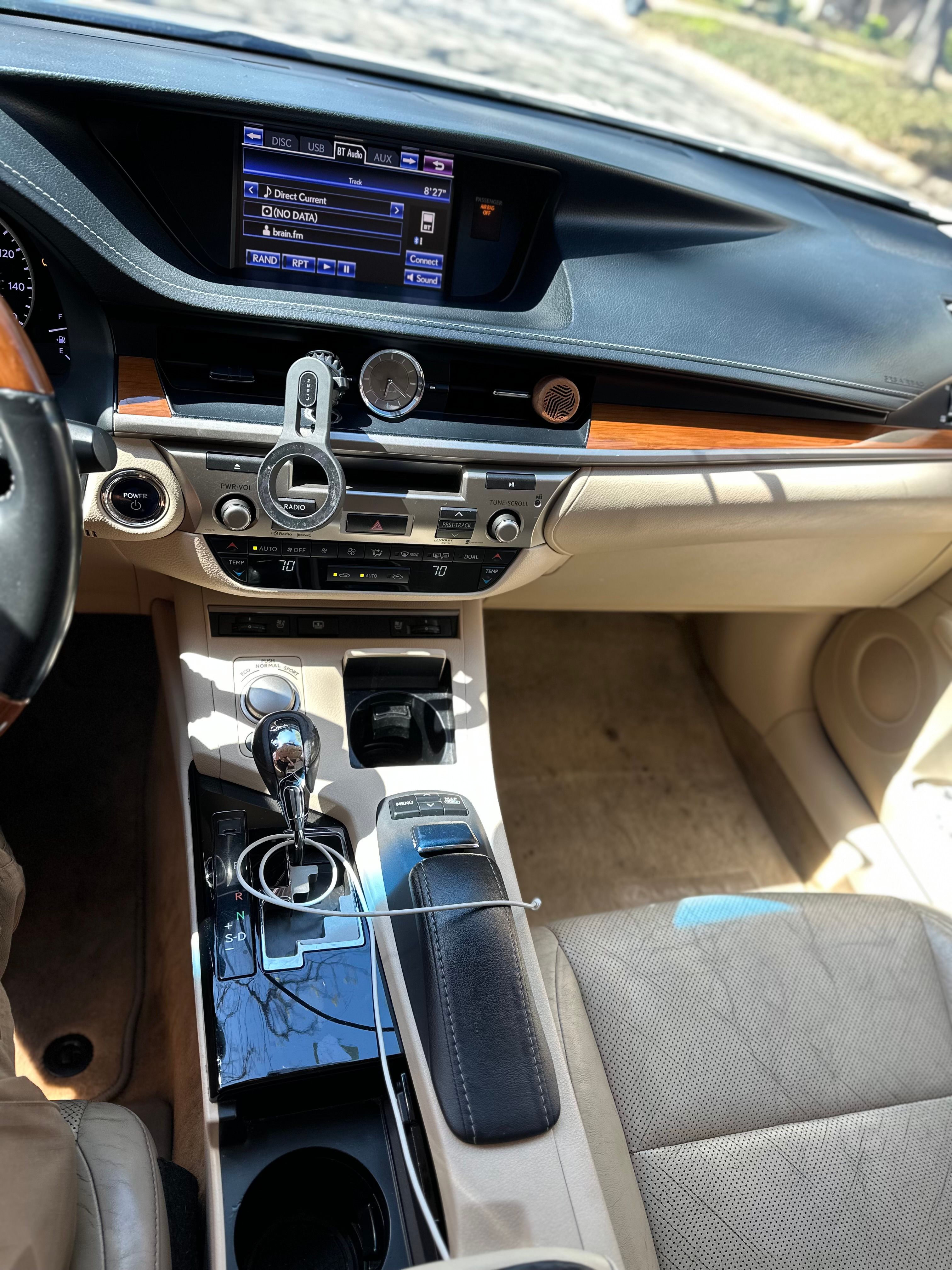 Used 2013 Lexus ES 300h w/ Luxury Pkg FWD image 15