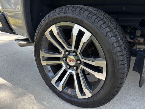 Used 2017 GMC Sierra 1500 SLT w/ SLT Premium Package image 10