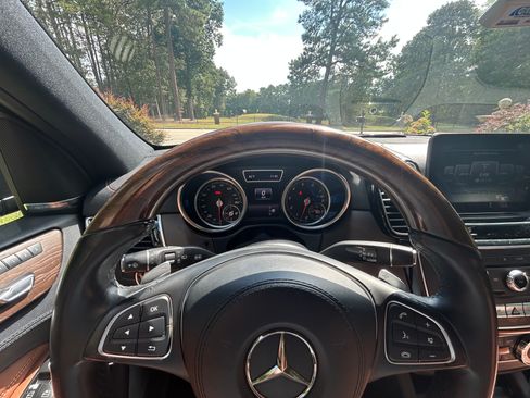 Used 2017 Mercedes-Benz GLS 550 4MATIC image 6