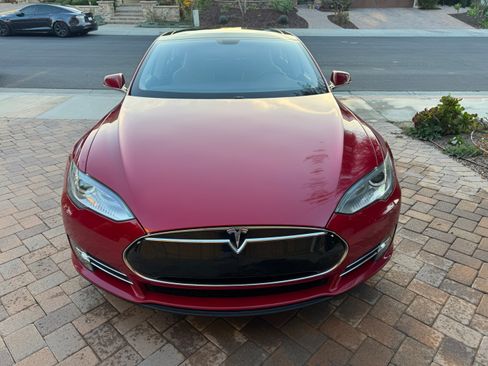 Used 2013 Tesla Model S Performance image 2