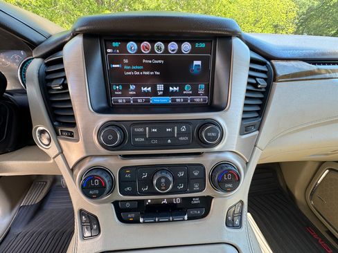 Used 2017 GMC Yukon XL Denali w/ Open Road Package RWD image 12