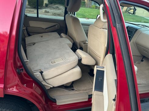 Used 2010 Ford Explorer XLT image 6