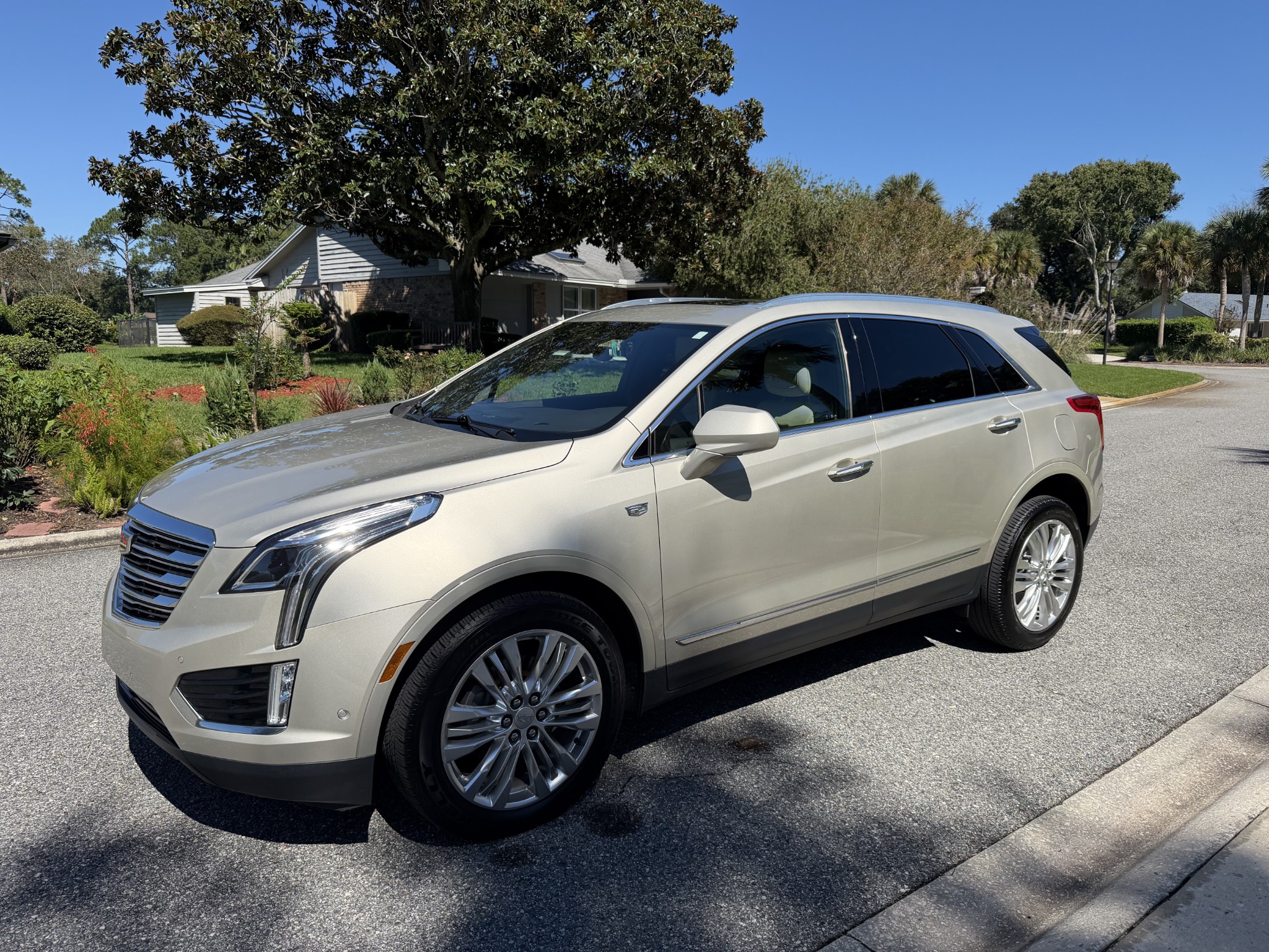 Used 2017 Cadillac XT5 Premium Luxury w/ Driver Assist Package FWD image 1