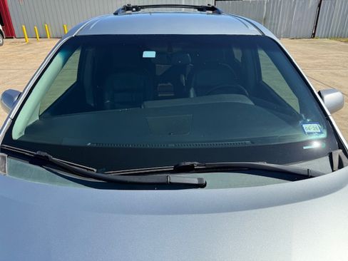 Used 2015 Toyota Sienna SE image 9