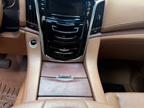 Used 2016 Cadillac Escalade ESV Platinum AWD/4WD image 17