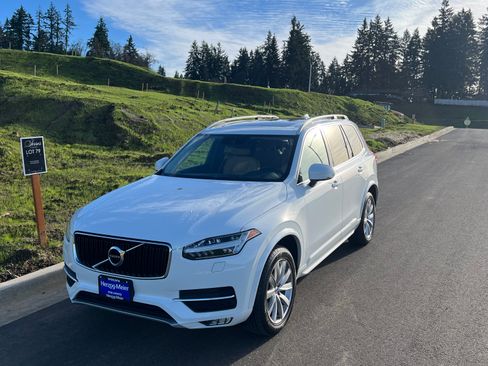 Used 2016 Volvo XC90 T6 Momentum AWD/4WD image 1