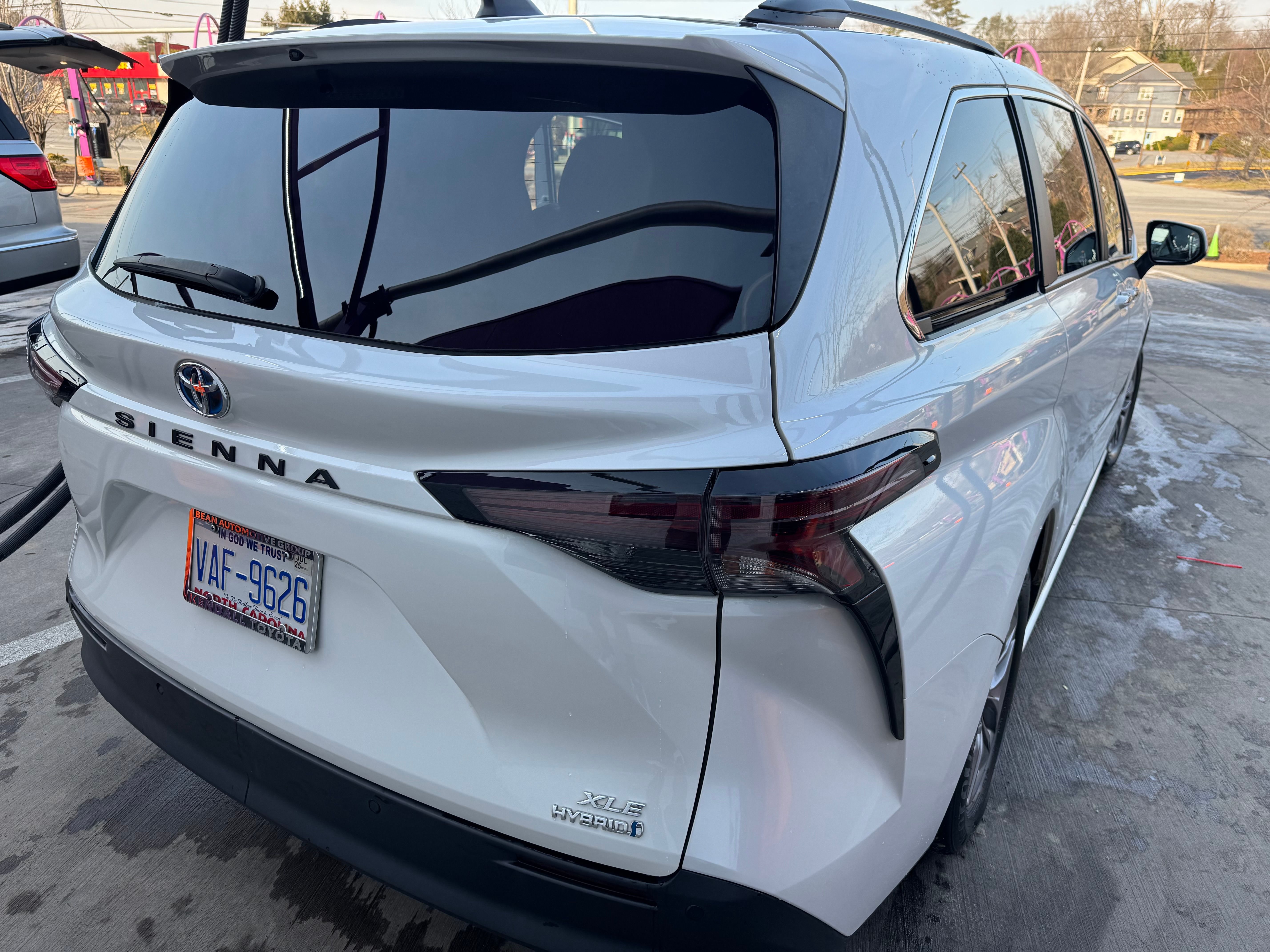 Used 2023 Toyota Sienna XLE FWD image 11