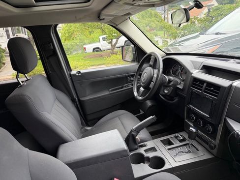 Used 2011 Jeep Liberty Sport w/ Popular Equipment Group AWD/4WD image 9