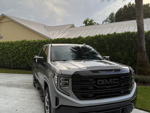 Used 2023 GMC Sierra 1500 SLT w/ SLT Premium Package image 4