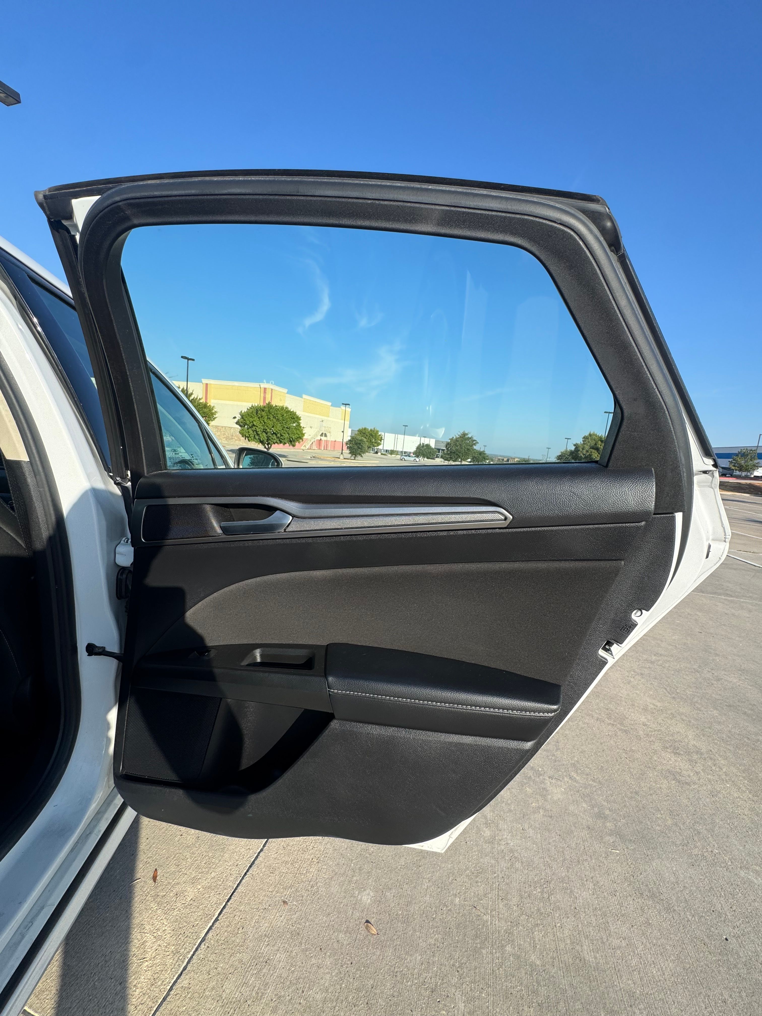 Used 2019 Ford Fusion SE FWD image 19