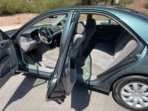 Used 2005 Toyota Camry LE image 11