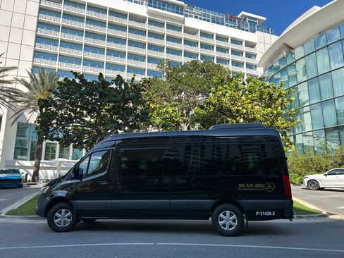 Used 2025 Mercedes-Benz Sprinter 2500 image 8