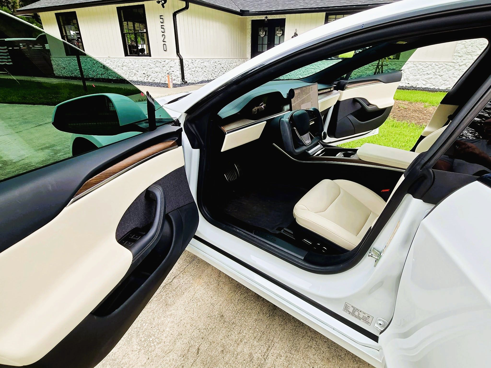 Used 2022 Tesla Model S Standard Range AWD/4WD image 12