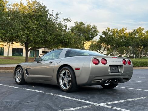Used 2000 Chevrolet Corvette Coupe w/ Memory Pkg RWD image 9