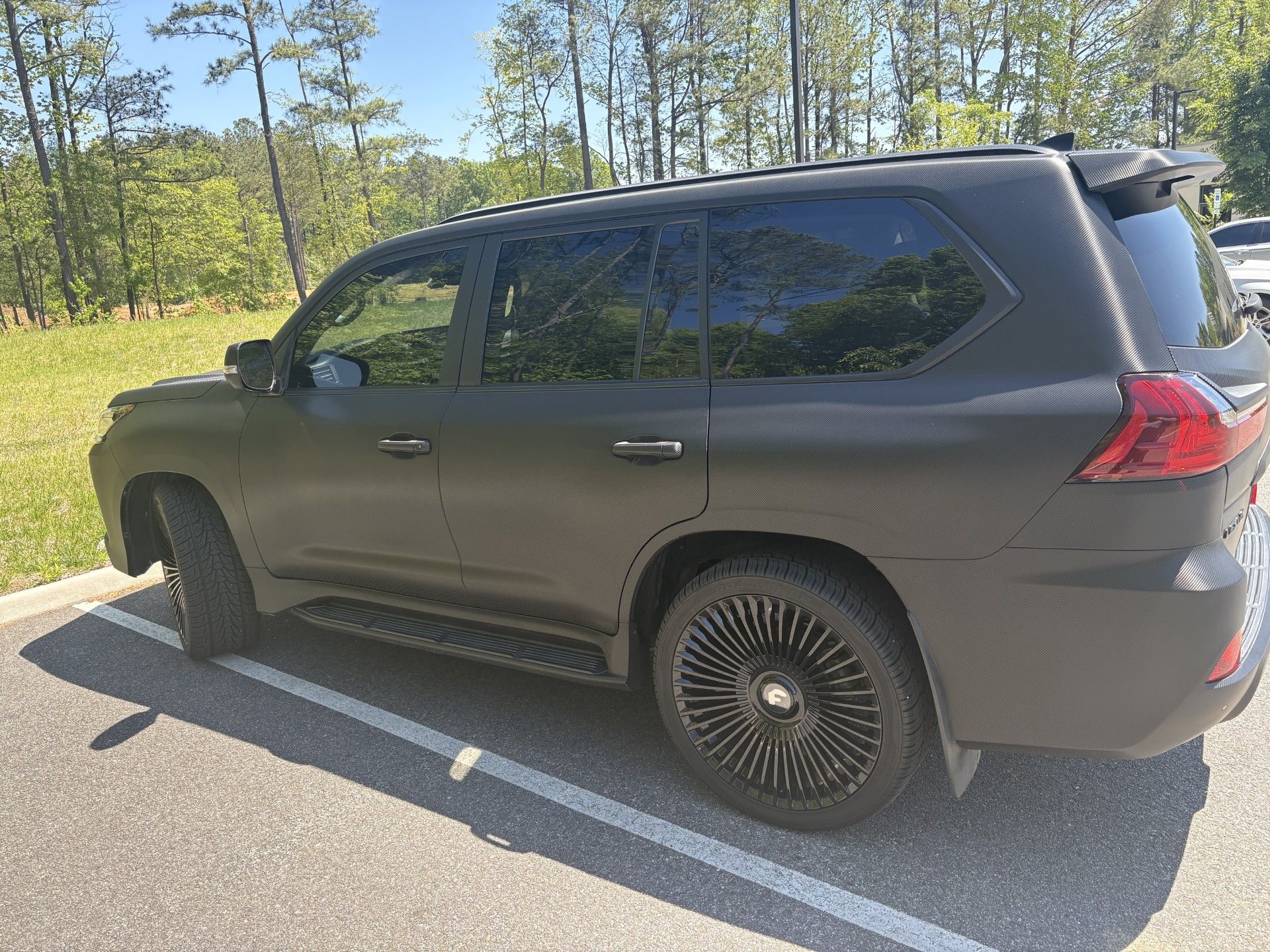 Used 2020 Lexus LX 570 4WD w/ Luxury Package image 9