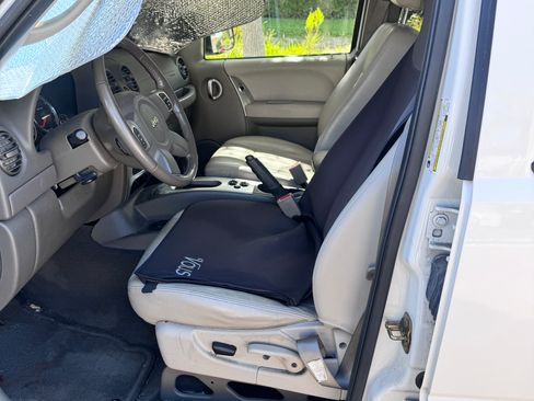 Used 2005 Jeep Liberty Limited RWD image 7