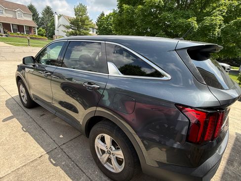 Used 2022 Kia Sorento LX AWD/4WD image 2