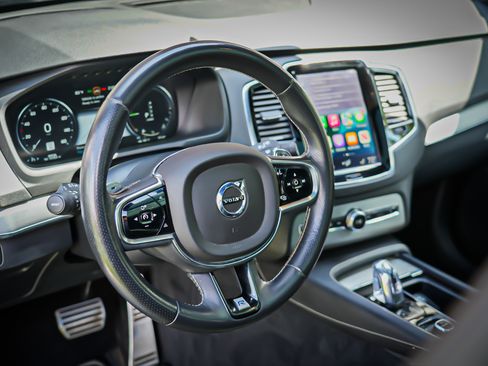 Used 2016 Volvo XC90 T8 R-Design image 8