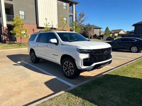 Used 2024 Chevrolet Suburban Z71 w/ Off-Road Capability Package image 2