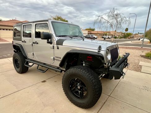 Used 2013 Jeep Wrangler Unlimited Sport image 6