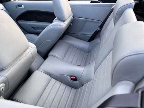 Used 2006 Ford Mustang GT RWD image 16