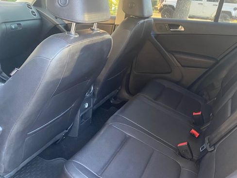 Used 2017 Volkswagen Tiguan S image 12
