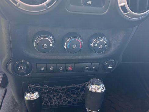 Used 2014 Jeep Wrangler Unlimited Sahara AWD/4WD image 15