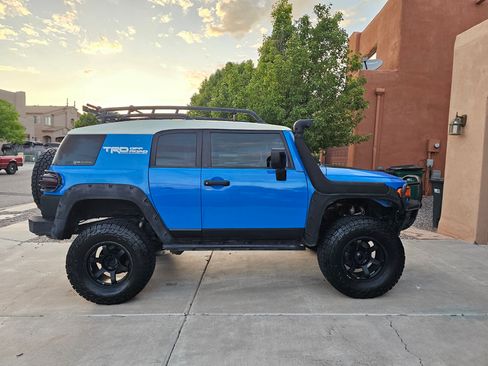 Used 2008 Toyota FJ Cruiser 4WD image 2