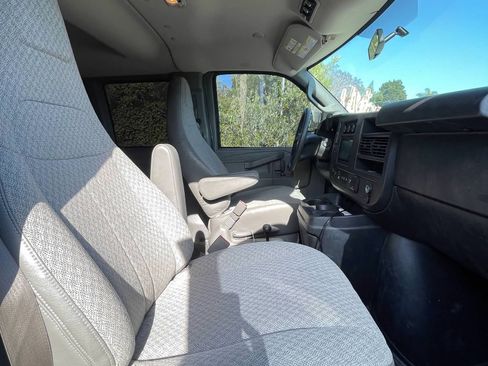 Used 2017 Chevrolet Express 3500 LT w/ LT Preferred Equipment Group image 10