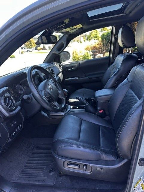 Used 2023 Toyota Tacoma TRD Off-Road w/ TRD Premium Off Road Package AWD/4WD image 17