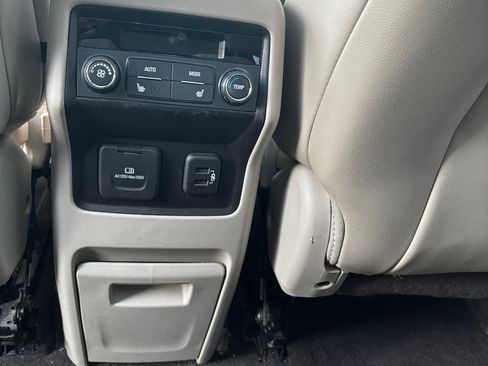 Used 2019 GMC Acadia Denali w/ Technology Package AWD/4WD image 15