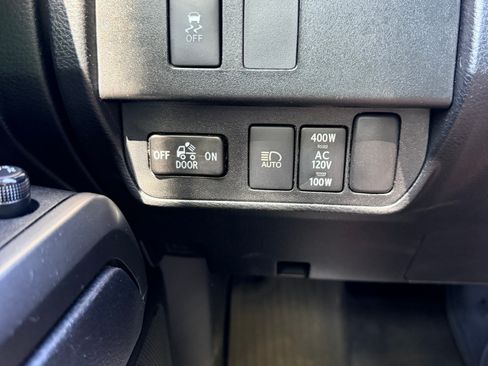 Used 2021 Toyota Tacoma TRD Sport w/ TRD Premium Sport Package AWD/4WD image 9