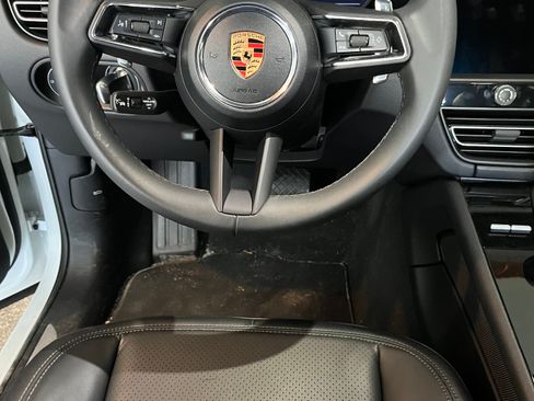 Used 2025 Porsche Macan S image 8