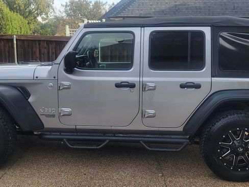 Used 2018 Jeep Wrangler Unlimited Sport S image 8