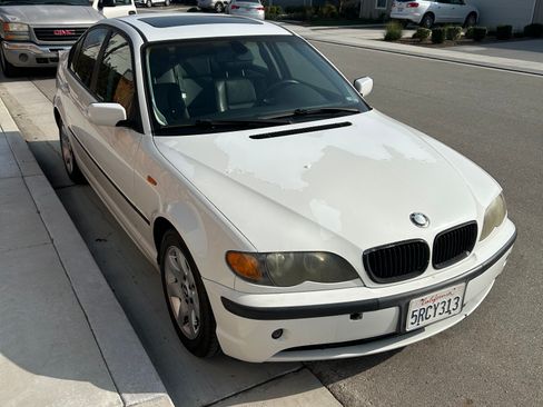 Used 2005 BMW 325i 325i Sedan 4D image 2