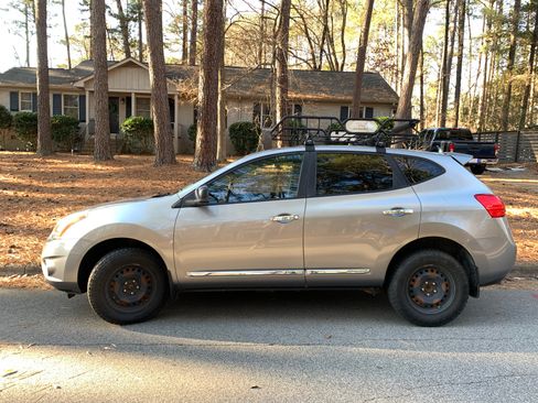 Used 2011 Nissan Rogue S image 4