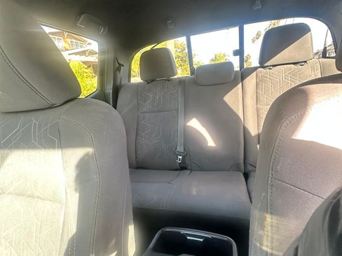 Used 2016 Toyota Tacoma TRD Sport image 15