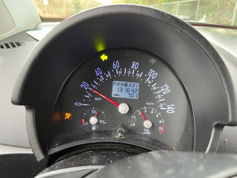 Used 2004 Volkswagen Beetle GL image 1