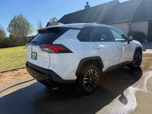 Used 2021 Toyota RAV4 LE image 6