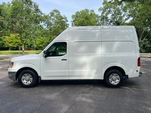 Used 2013 Nissan NV High Roof RWD image 6