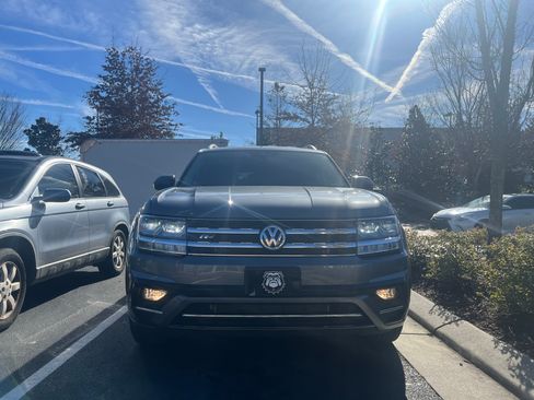 Used 2019 Volkswagen Atlas SE w/ Towing Package image 2
