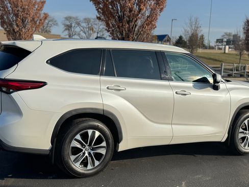Used 2021 Toyota Highlander XLE image 8